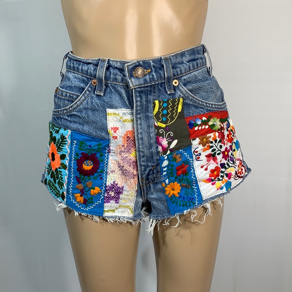 Levi’s 505 High Waist Patch Cutoff Jean Shorts 32
